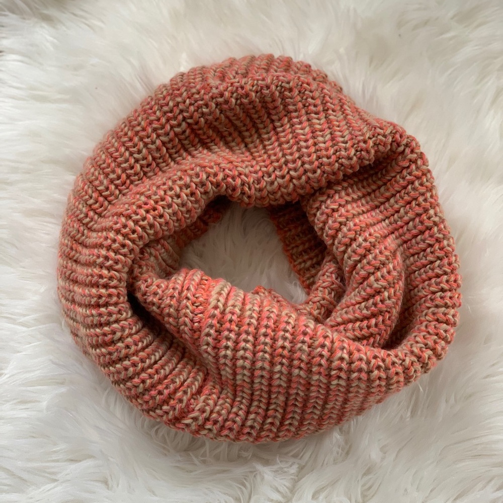 🧶NWoT Chunky infinity scarf🧶
